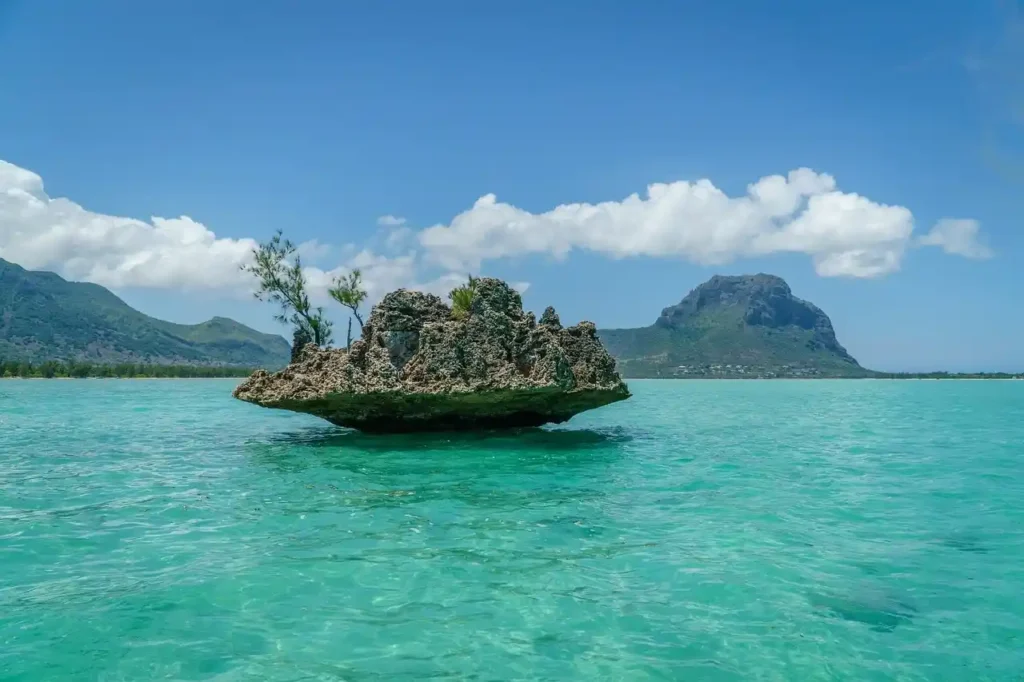 Ile aux Bénitiers en Catamaran